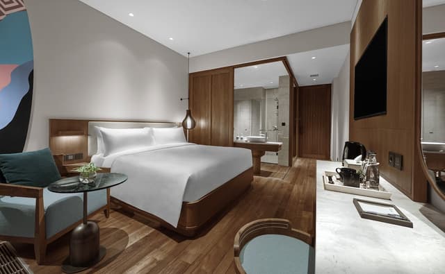 Premium Room, 1 King Bed, Balcony