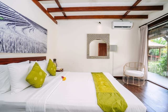Basic Villa, Multiple Beds
