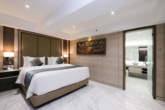 Junior Studio Suite, 1 King Bed, Non Smoking, Pool View