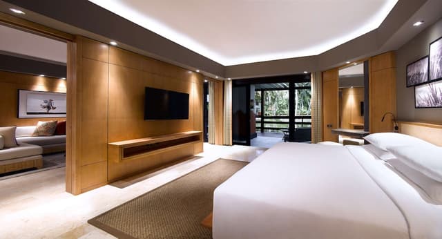 Grand Suite, 1 King Bed (Deluxe)