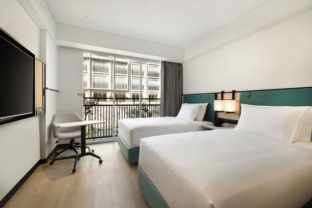 Twin Guest Room Pool View