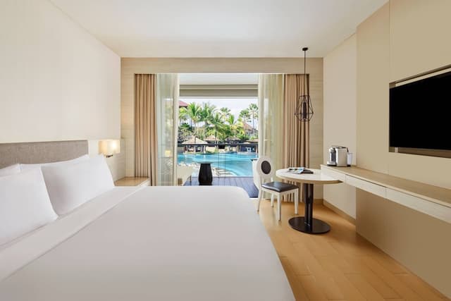 Room, 1 King Bed, Balcony, Pool View