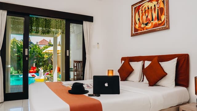 Standard Room, 1 Queen Bed, Non Smoking, Pool View
