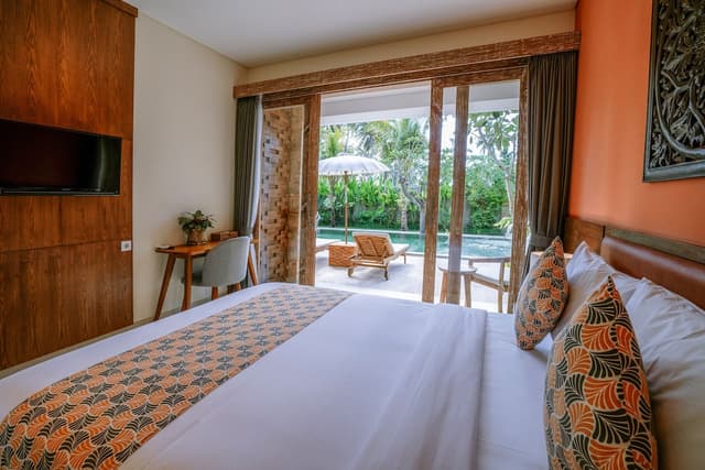 Deluxe Room, Pool View