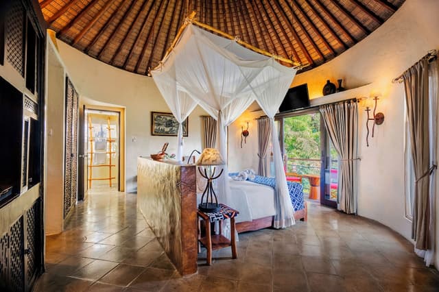 Twiga Deluxe Double Room + Bali Safari Entrance & Safari Journey