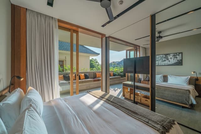 One-Bedroom Apartment with Balcony