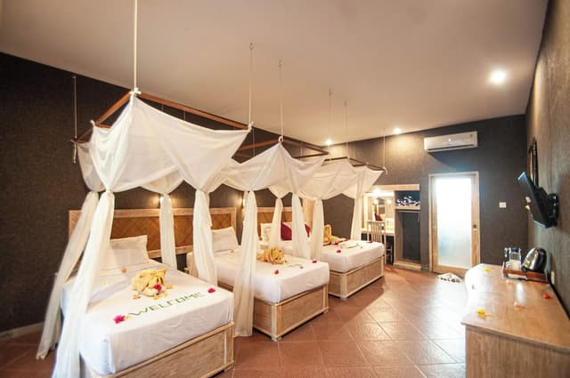 Deluxe Room, Multiple Beds, Balcony, Garden View