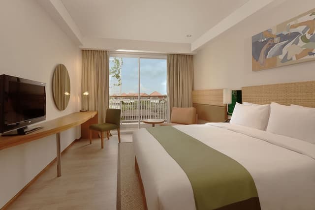 Deluxe Room, 1 Queen Bed, Balcony