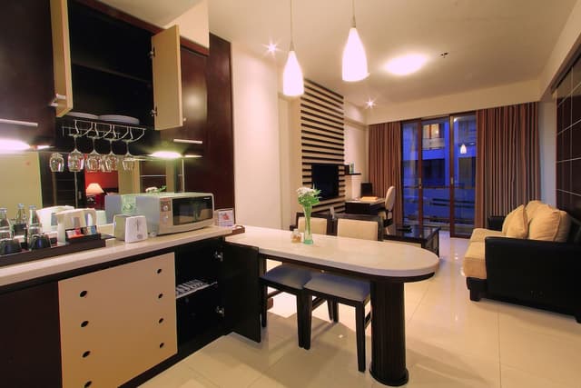 Aston Suite