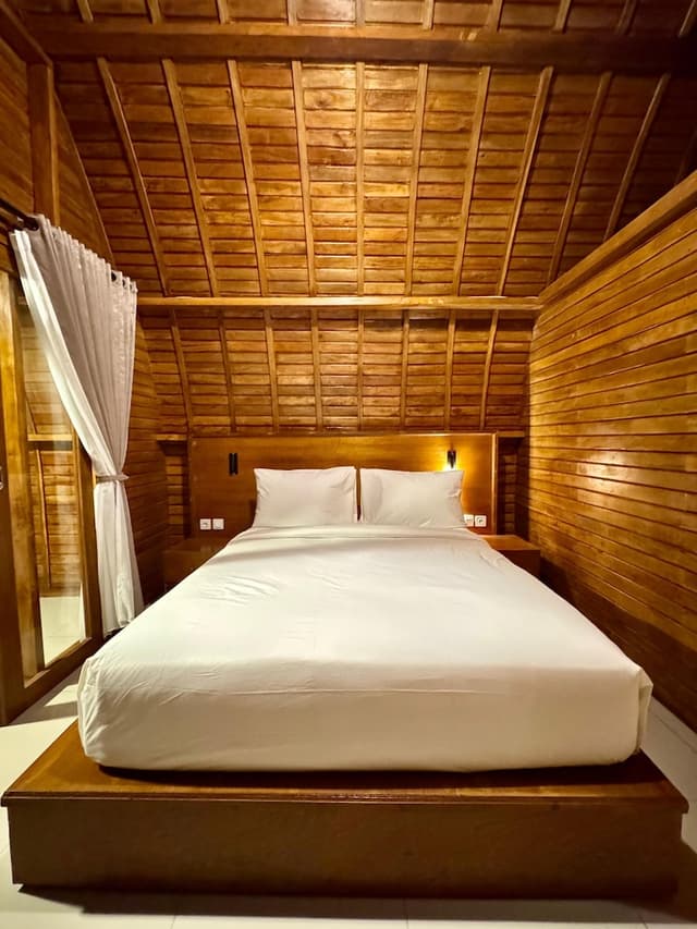 Basic Double Room, 1 Queen Bed