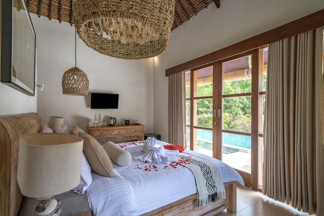 Deluxe Suite, 1 Bedroom, Pool View