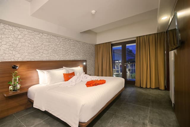 Premier Room, Balcony (Free Minibar)
