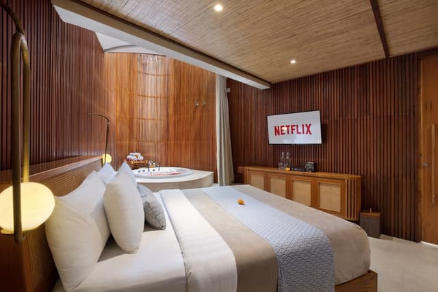 Suite Room With Jacuzzi