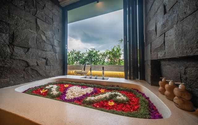 Luxury Villa, Garden View