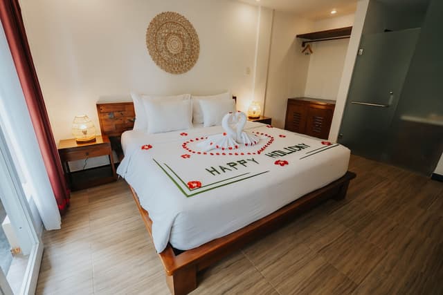 Suite, Pool View