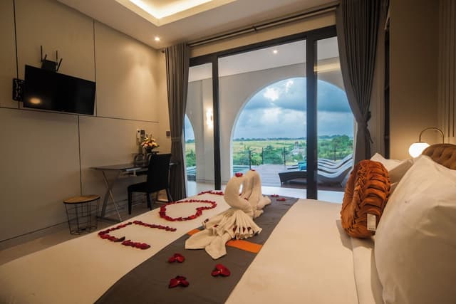 Deluxe Suite, Balcony, Mountain View
