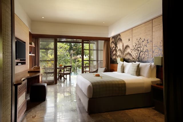 Premier Pool Access Room