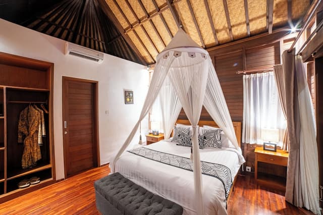 Family Room, 2 Bedrooms