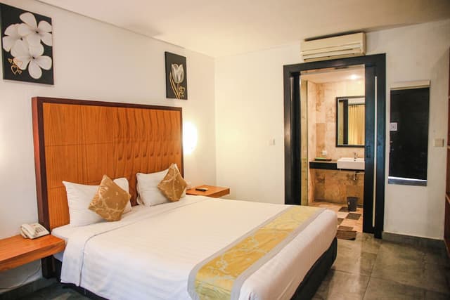 Deluxe Room with Pool Access