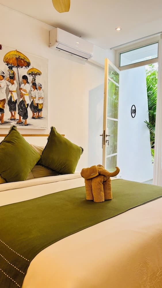 Premium Double Room, 1 Queen Bed, Garden View