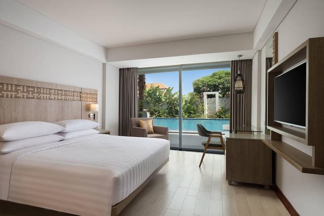 Room, 1 King Bed, Poolside