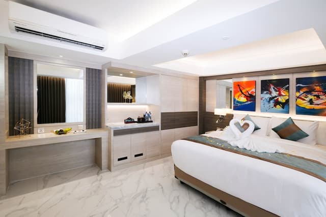 Honeymoon Studio Suite, 1 King Bed, Non Smoking, City View