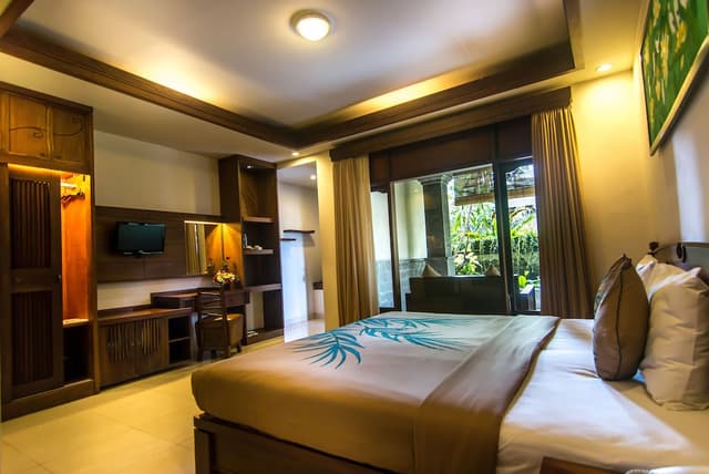 Deluxe Suite, Pool View