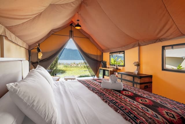 Deluxe Suite, Lake View