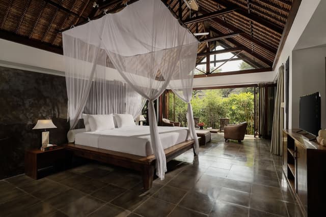 Omecure 6 Bedroom Pool Villa