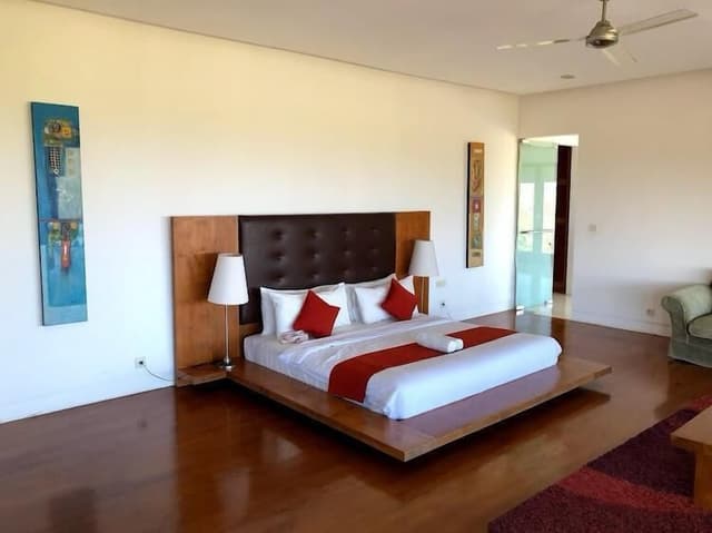 Exclusive Villa, Beach View