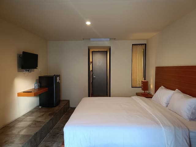 Deluxe Double Room, Poolside