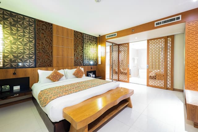 Suite, 1 King Bed, Non Smoking, Balcony