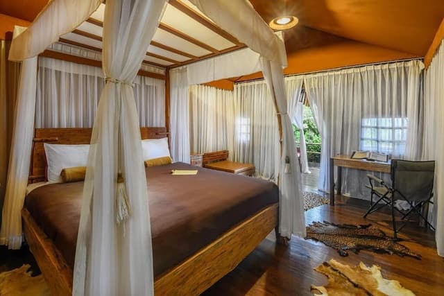 Grand Deluxe Tent
