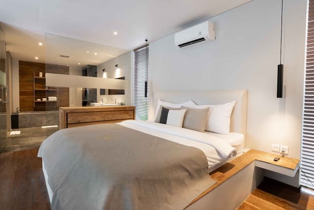 Premier Pool Suite