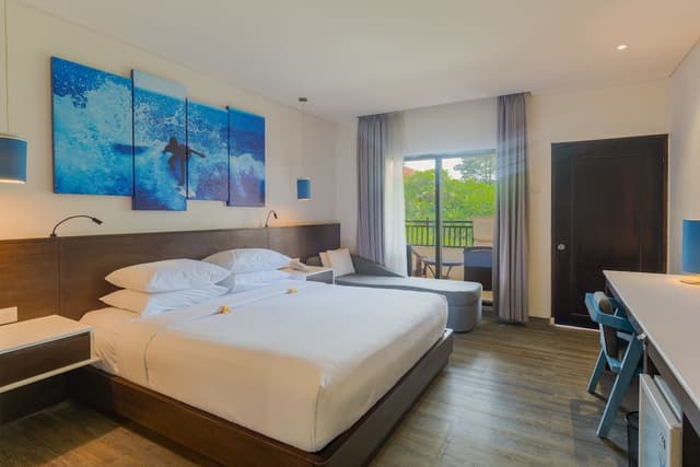 Deluxe Room, 1 Queen Bed, Garden View