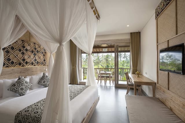 Suite with Pool View