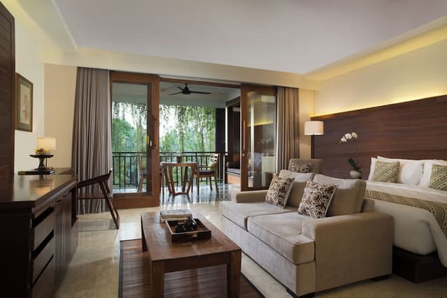 Junior Suite, Pool View