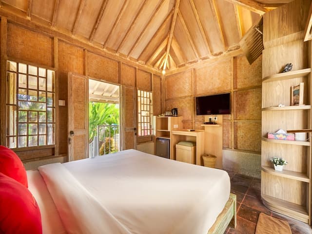 Classic Room, 1 Queen Bed, Balcony