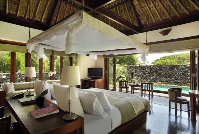Villa (Pool)