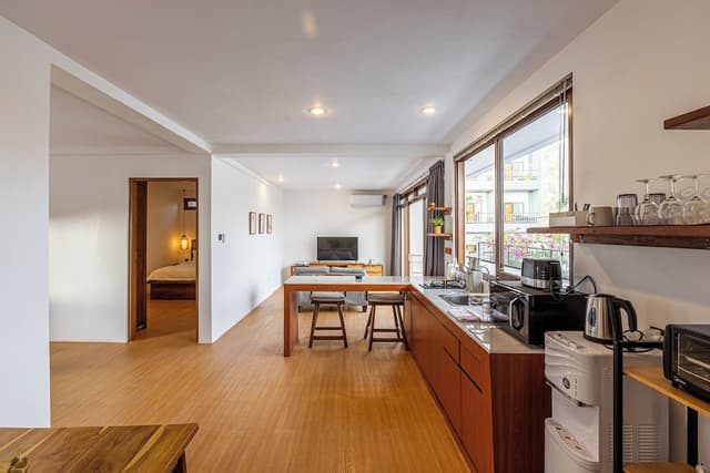 Premium Apartment, 1 King Bed, Balcony, Garden View