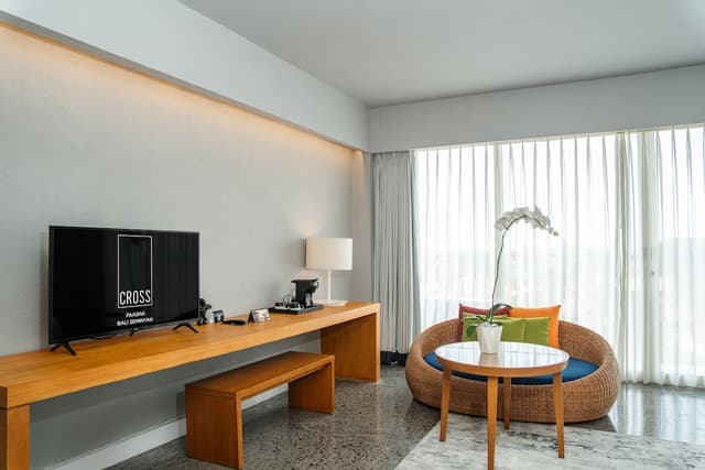 Suite, City View