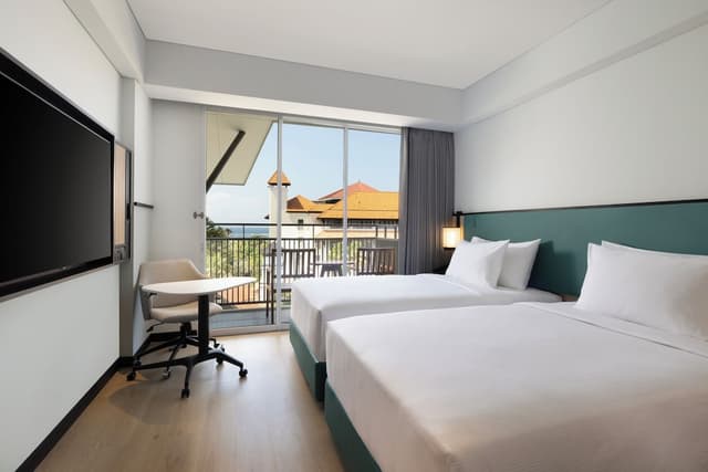 King Guest Room with Balcony