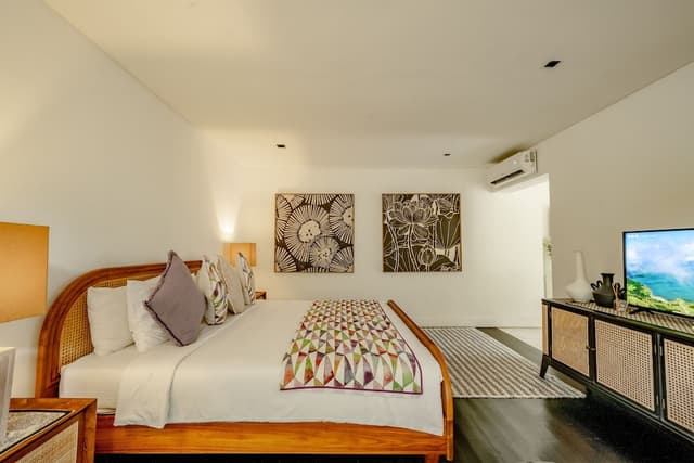 Room, 1 King Bed, Garden View