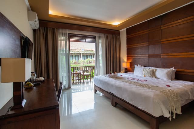 Deluxe Room, Pool View