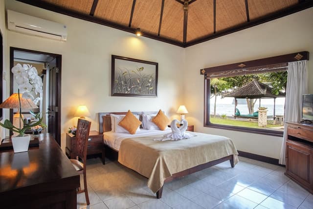Deluxe Beach Front Villa