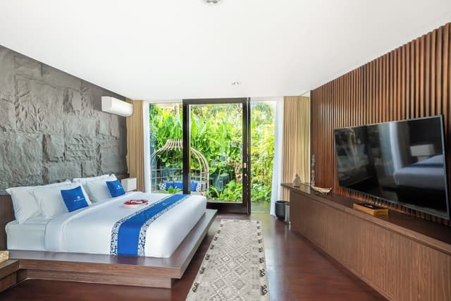 Deluxe Room, 1 Bedroom, Pool View