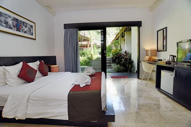 Superior Room, Bathtub
