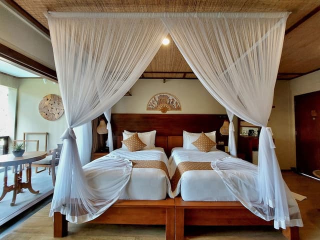 Suite with Twin Beds