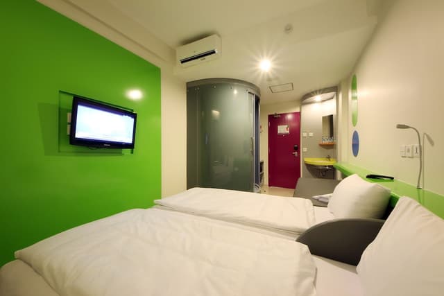 Room (POP!)