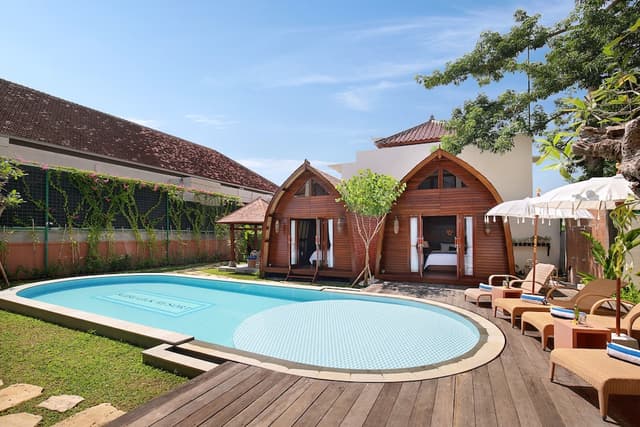 Room, Pool View